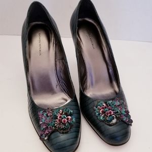 Banana Republic real pump with sequin appliques 8